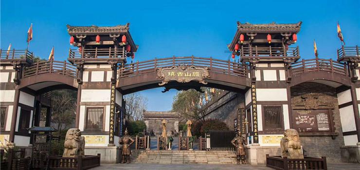 贵平高速南明河特大桥主墩已封顶
